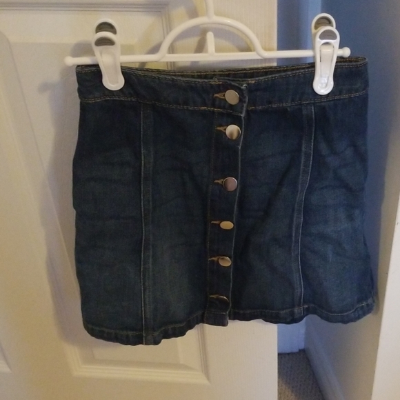 H&M Denim A-line Button skirt - Picture 2 of 4